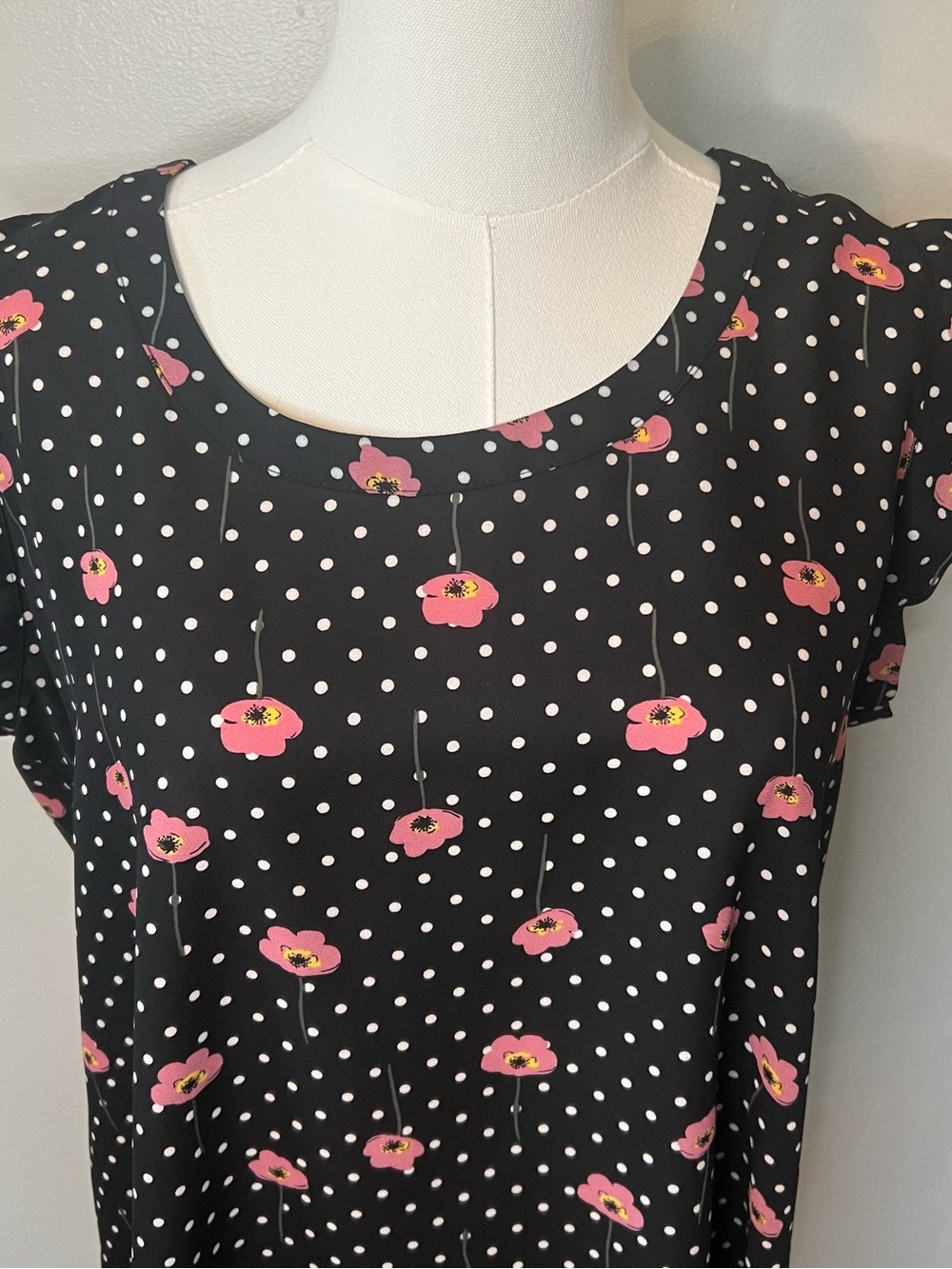 Women’s Blouse Pleione Size Medium Black Polka Dots Floral Flutter Sleeve Top